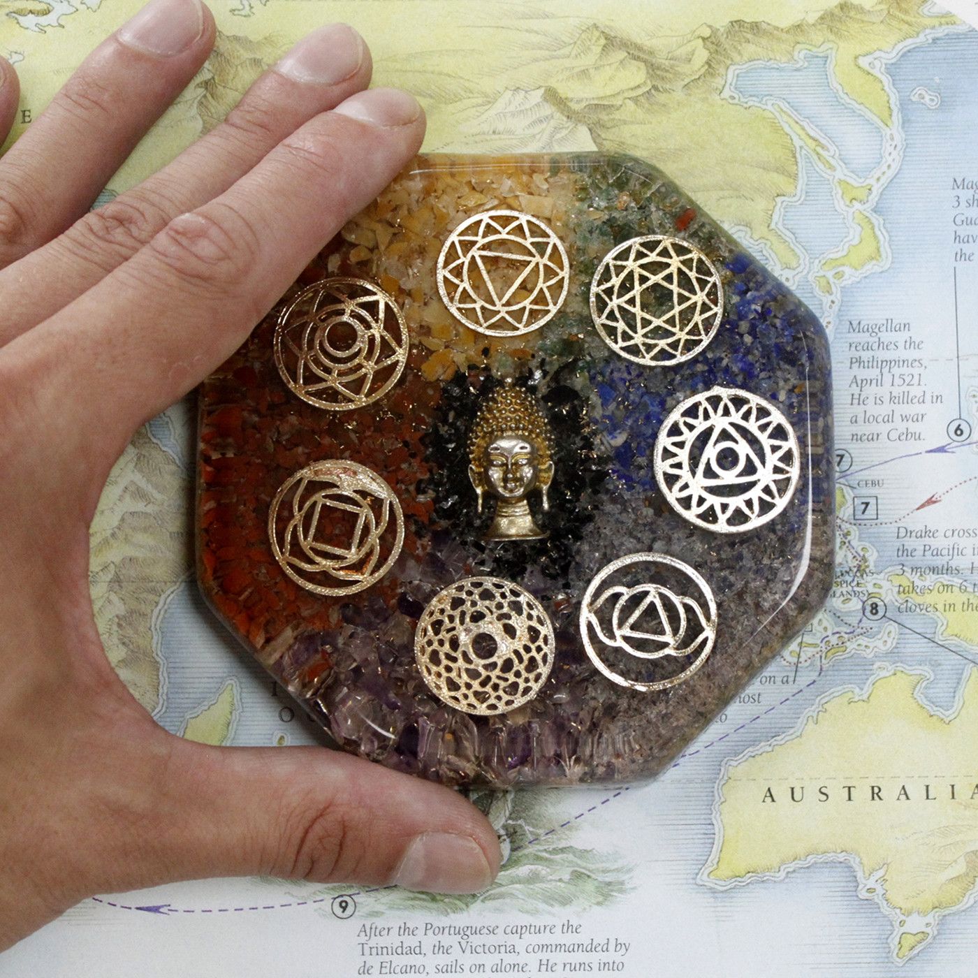 Bloc énergétique en orgonite – Arbre de vie et symbole OM