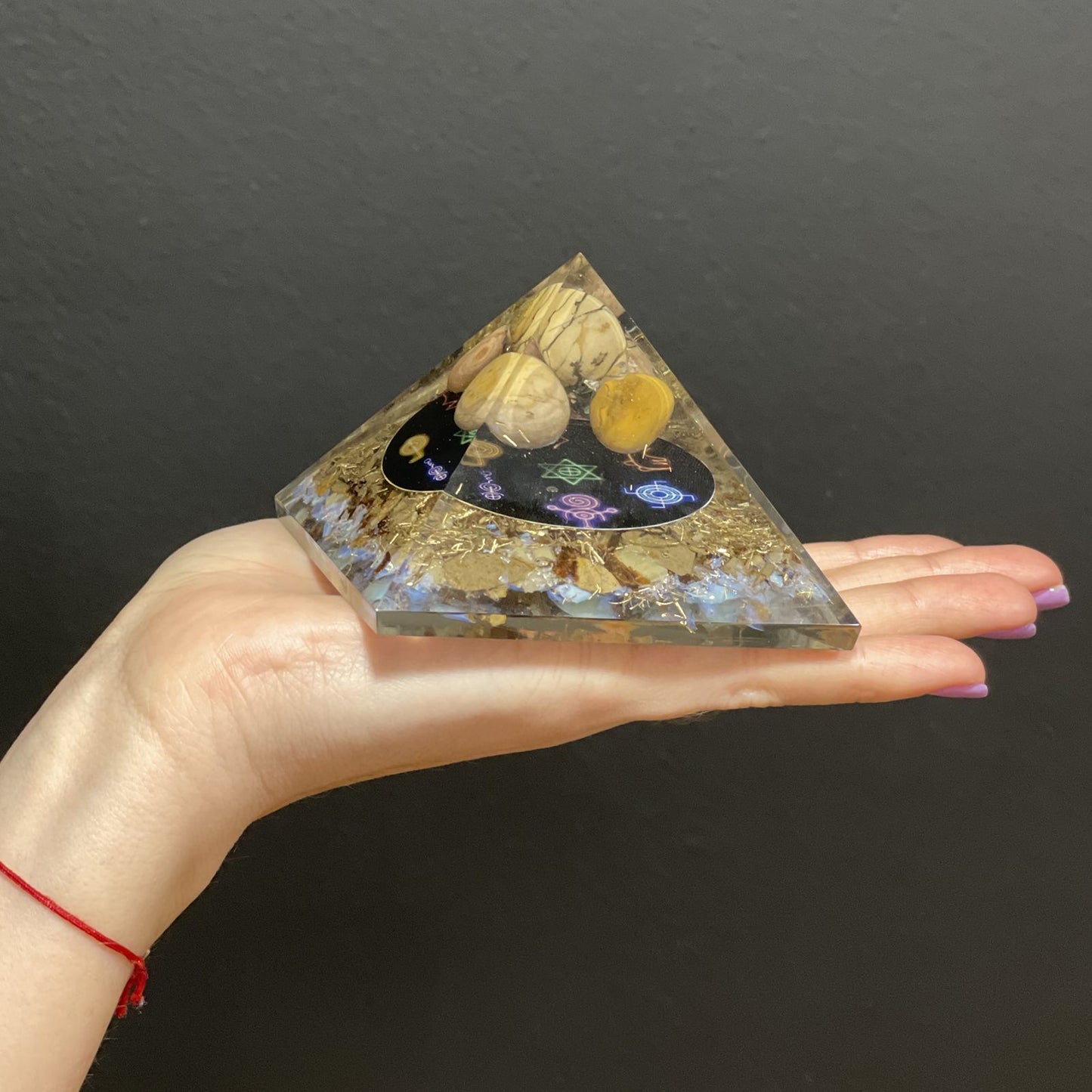 Pyramide d’orgonite – Reiki de minuit