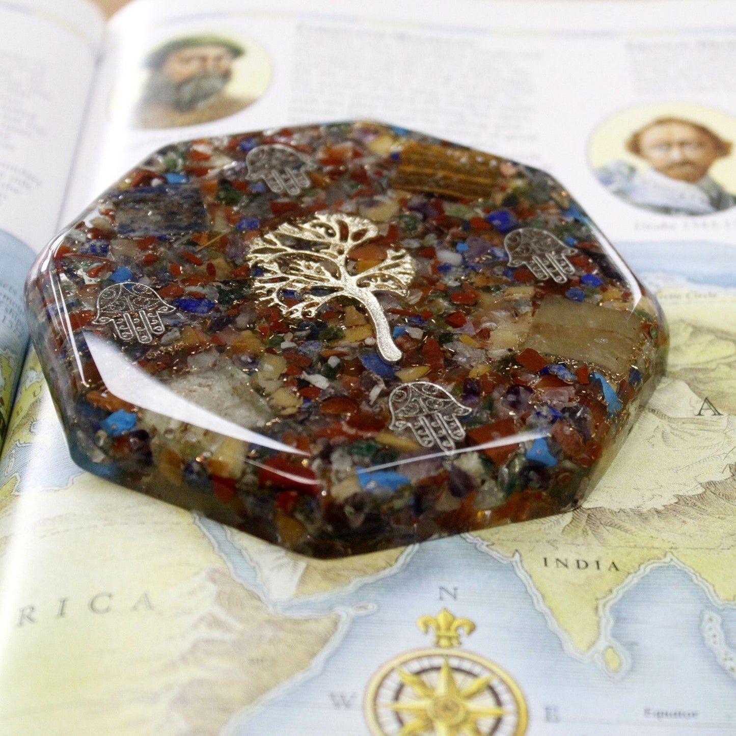 Bloc énergétique en orgonite – Bouddha et symboles chakras
